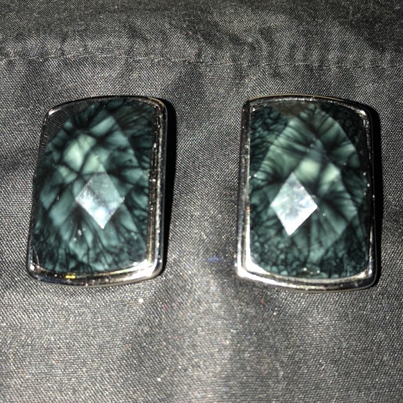 Jewelry - Black rectangular gem clip on earrings